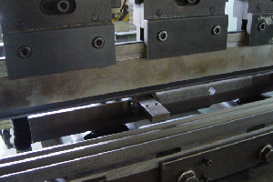 曲げ機の専用治具(拡大)